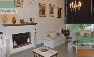 Casa en venta de cinco ambientes apto crédito en lote central