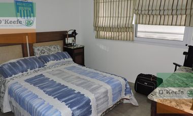 Casa en venta de cinco ambientes apto crédito en lote central