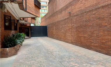 ARRIENDO APARTAMENTO 102m2 DUPLEX 2H/3B/2G REMODELADO CENTRICO CABRERA