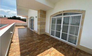MANSIÓN EN VENTA EN LAS MERCEDES ALFAGUARA JAMUNDI