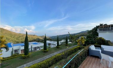 SE VENDE LUJOSA CASA CAMPESTRE EN DAPA