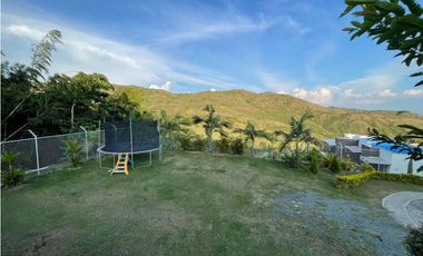 SE VENDE LUJOSA CASA CAMPESTRE EN DAPA