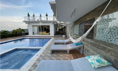 SE VENDE LUJOSA CASA CAMPESTRE EN DAPA