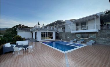 SE VENDE LUJOSA CASA CAMPESTRE EN DAPA