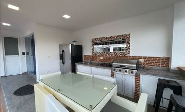 SE VENDE LUJOSA CASA CAMPESTRE EN DAPA
