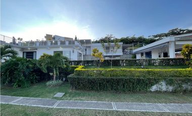 SE VENDE LUJOSA CASA CAMPESTRE EN DAPA