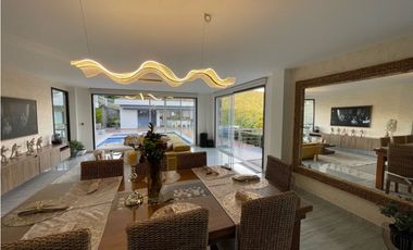 SE VENDE LUJOSA CASA CAMPESTRE EN DAPA