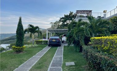 SE VENDE LUJOSA CASA CAMPESTRE EN DAPA