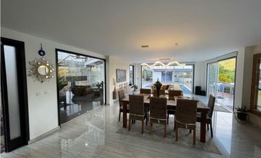 SE VENDE LUJOSA CASA CAMPESTRE EN DAPA