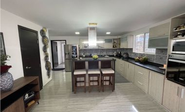 SE VENDE LUJOSA CASA CAMPESTRE EN DAPA