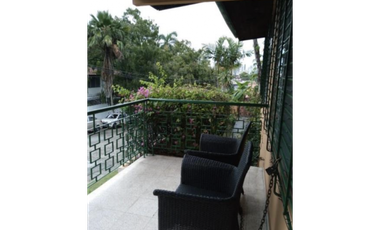 CASA /  BETANIA / 3 HABITACIONES / 244 m2 / BALCON