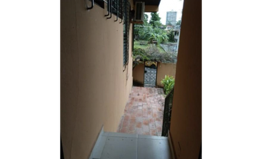 SE VENDE AMPLIA CASA BETANIA 244 m2 BALCON