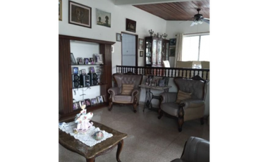 SE VENDE AMPLIA CASA BETANIA 244 m2 BALCON