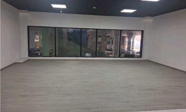 LOCAL COMERCIAL   EN  PLAZA    AGORA   CHANIS  174M2