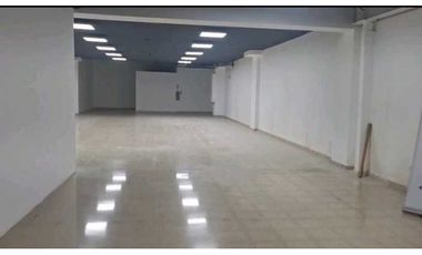 LOCAL COMERCIAL   EN  PLAZA    AGORA   CHANIS  174M2