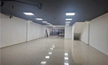LOCAL COMERCIAL   EN  PLAZA    AGORA   CHANIS  174M2