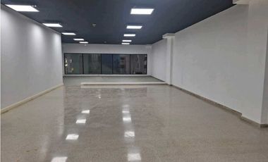 LOCAL COMERCIAL   EN  PLAZA    AGORA   CHANIS  174M2
