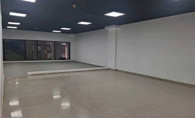 LOCAL COMERCIAL   EN  PLAZA    AGORA   CHANIS  174M2