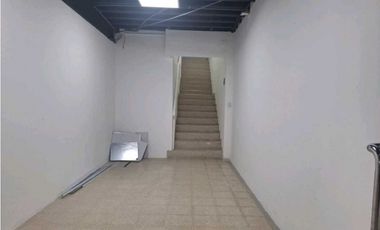 LOCAL COMERCIAL   EN  PLAZA    AGORA   CHANIS  174M2