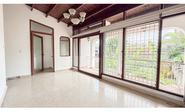 BETANIA  / URB. LOS ANGELES / CASA DE 4 NIVELES / 450 m2 / PATIO