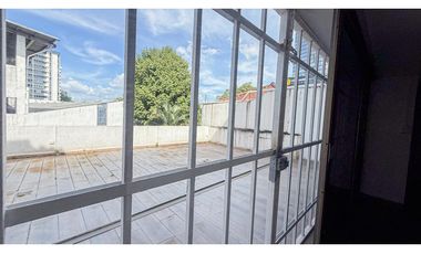 BETANIA  / URB. LOS ANGELES / CASA DE 4 NIVELES / 450 m2 / PATIO