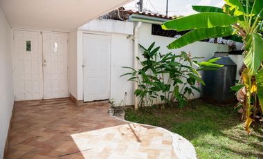 BETANIA  / URB. LOS ANGELES / CASA DE 4 NIVELES / 450 m2 / PATIO