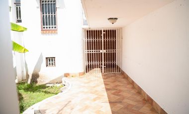 SE VENDE CASA EN BETANIA URB. LOS ANGELES DE 4 NIVELES 450 m2 PATIO