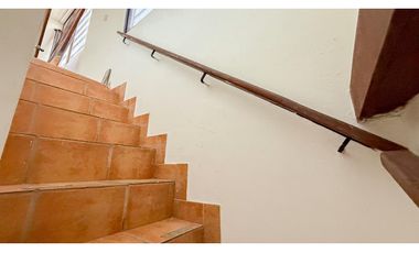 SE VENDE CASA EN BETANIA URB. LOS ANGELES DE 4 NIVELES 450 m2 PATIO