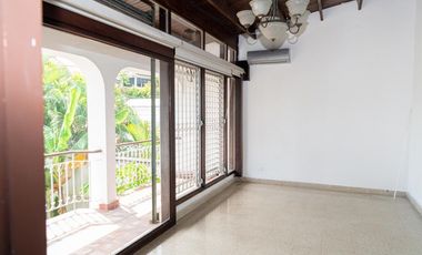 SE VENDE CASA EN BETANIA URB. LOS ANGELES DE 4 NIVELES 450 m2 PATIO