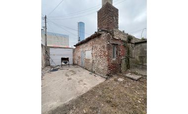 LOTE EN ESQUINA CON CONSTRUCCION--OPORTUNIDAD