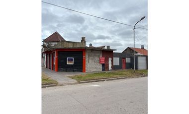 LOTE EN ESQUINA CON CONSTRUCCION--OPORTUNIDAD
