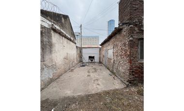 LOTE EN ESQUINA CON CONSTRUCCION--OPORTUNIDAD