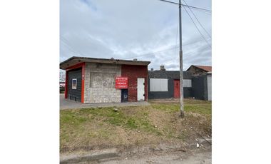 LOTE EN ESQUINA CON CONSTRUCCION--OPORTUNIDAD