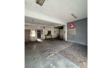 LOTE EN ESQUINA CON CONSTRUCCION--OPORTUNIDAD