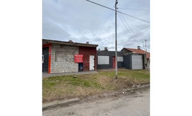 LOTE EN ESQUINA CON CONSTRUCCION--OPORTUNIDAD