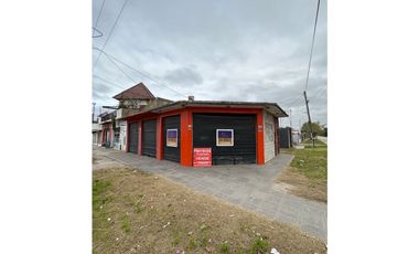 LOTE EN ESQUINA CON CONSTRUCCION--OPORTUNIDAD