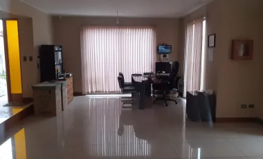AMPLIA Y EXCELENTE CASA DE 3 DORMITORIOS CON 3 BAÑOS
