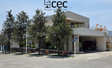 RESIDENCIA EN VENTA, 2 PLANTAS, 4 RECÁMARAS, 3.5 BAÑOS, COCHERA PARA 3 AUTOS
