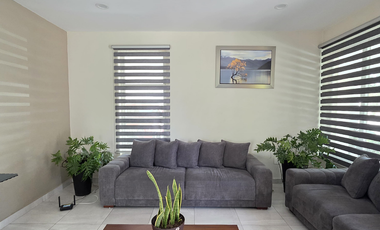 RESIDENCIA EN VENTA, 2 PLANTAS, 4 RECÁMARAS, 3.5 BAÑOS, COCHERA PARA 3 AUTOS