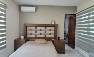 RESIDENCIA EN VENTA, 2 PLANTAS, 4 RECÁMARAS, 3.5 BAÑOS, COCHERA PARA 3 AUTOS