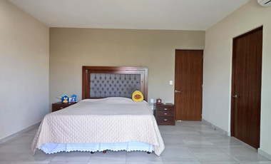 RESIDENCIA EN VENTA, 2 PLANTAS, 4 RECÁMARAS, 3.5 BAÑOS, COCHERA PARA 3 AUTOS