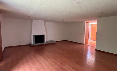 LINDA CASA EN CONDOMINIO DE UN NIVEL CON JARDIN