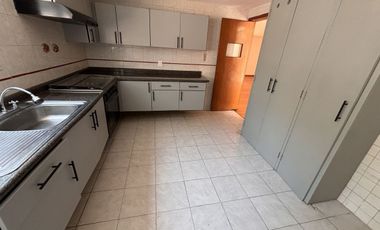 LINDA CASA EN CONDOMINIO DE UN NIVEL CON JARDIN
