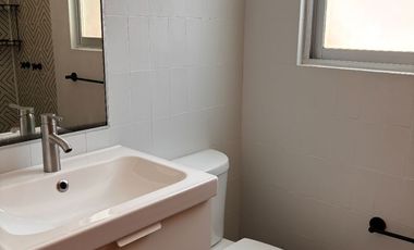 LINDA CASA EN CONDOMINIO DE UN NIVEL CON JARDIN