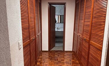 LINDA CASA EN CONDOMINIO DE UN NIVEL CON JARDIN