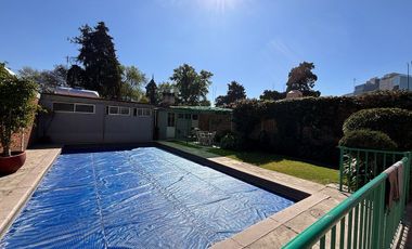 LINDA CASA EN CONDOMINIO DE UN NIVEL CON JARDIN