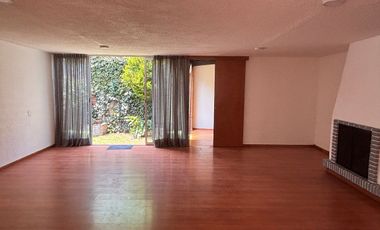 LINDA CASA EN CONDOMINIO DE UN NIVEL CON JARDIN