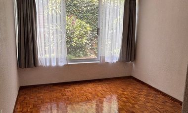 LINDA CASA EN CONDOMINIO DE UN NIVEL CON JARDIN