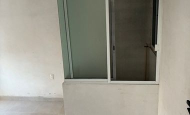 Casa con departamento en planta alta.