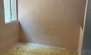 Casa con departamento en planta alta.